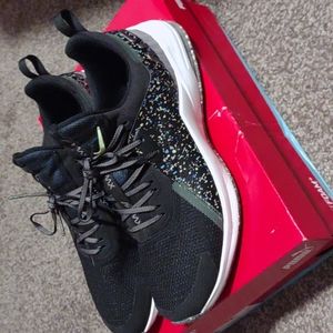 Womens Nike Air Max Bella, Size 11, black, green, white.